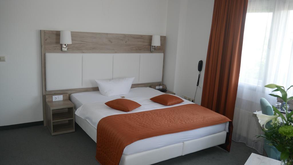 Komfort Hotel לודוויגסבורג מראה חיצוני תמונה